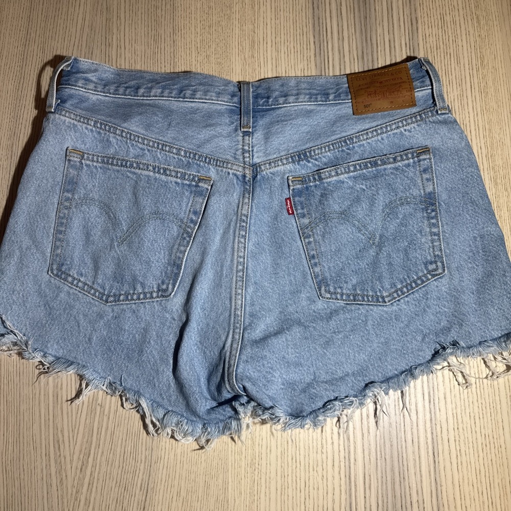 Levi's 501 Cut Off Denim Shorts Womens 32 Light Wash Frayed Raw Hem Button Fly